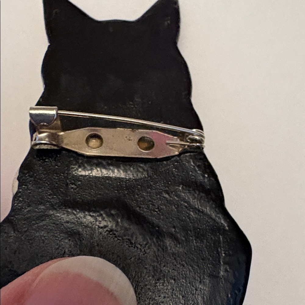 Cat Pin Grey with Yellow Eyes & Pink Nose - Picture 5 of 7